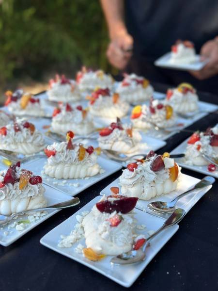 La Pavlova, le dessert frais, signature de Melissa, et incontournable lors de vos événements entre amis ou famille à L'Isle Jourdain et partout dans le Gers 32